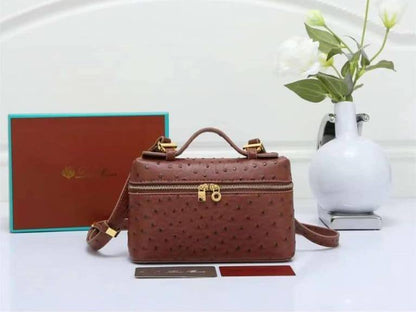 Loro Piana

100 dhs✅

With Box
🎁🎁🎁

Zain50
♥️♥️♥️