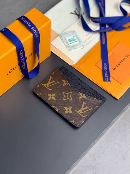 💞  *Lv*💞
💞*card holder*💞
210 dhs🪙🌨️

Zain275
♥️♥️♥️
