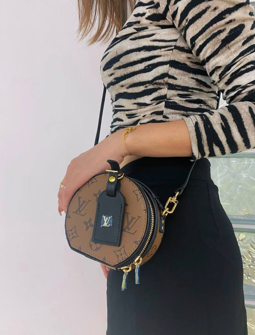 LV
100 dhs💓
size：mini
Good-quality with box

Zain35
♥️♥️♥️