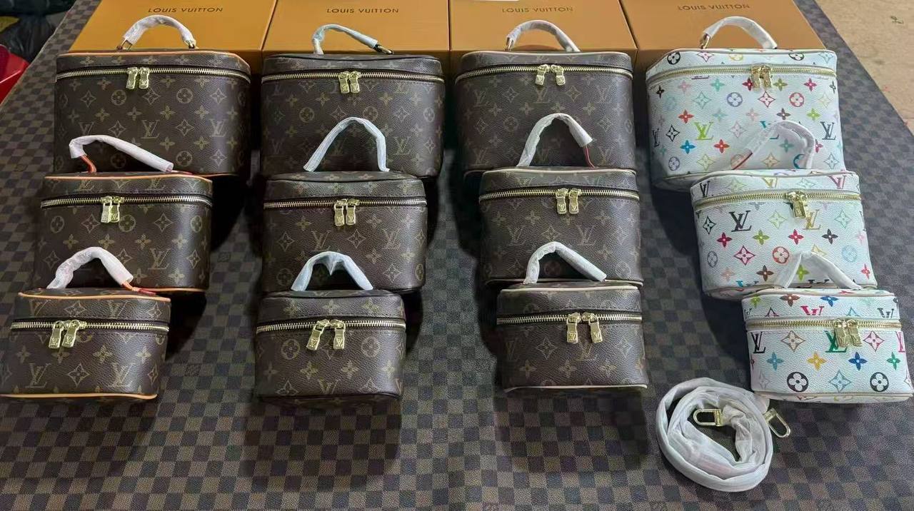 LV Bags 
Good Quality
25 cm 95 dhs✅
20 cm 85 dhs✅
16 cm  75 dhs✅

With box
🎁🎁🎁

Zain278
♥️♥️♥️