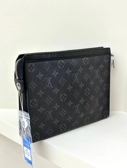 LV handbag, 
good quality, 
comes 
with box, 
🎁🎁🎁

size...27*21 cm 
65 dhs❣️

Zain12
♥️♥️♥️