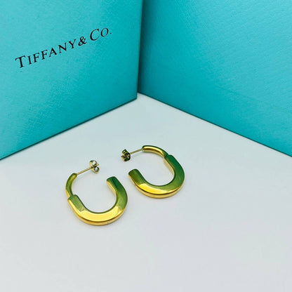 New arrival Tiffany stainless steel earrings 
30 dhs🪙🌨️
40 dhs🪙🌨️

with Tiffany box and paperbag
🎁🎁🎁

Zain243
♥️♥️♥️