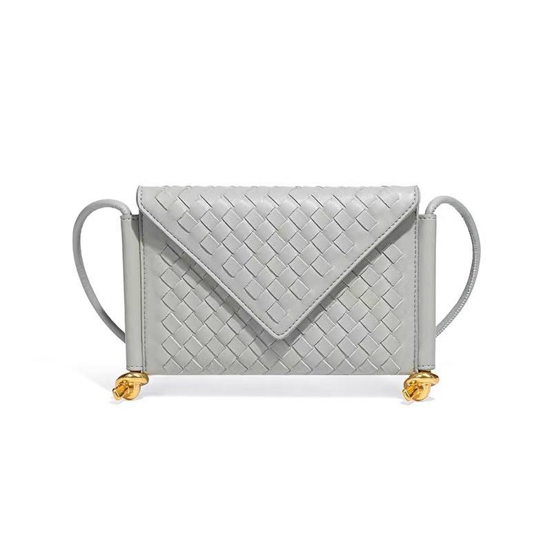 BOTTEGA 
clutch bag  
75 dhs💓
size 24*16cm


Zain161
♥️♥️♥️