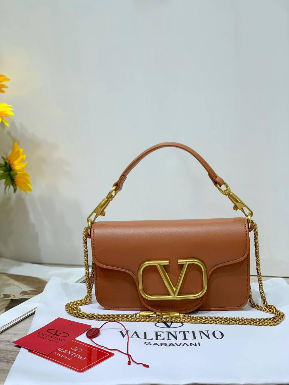 ❤️ Valentino Loco
1️⃣ First quality +🎁
Size : 20 * 12  cm
95 dhs✅
with box 🎁

Zain115
♥️♥️♥️