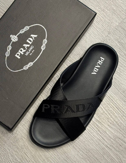 Prada 
Fendi
Slippers

40 to45 

115 dhs🇦🇪🇦🇪

Zain183
♥️♥️♥️
