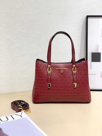 Mk 
95 dhs💓
size 27×11×19cm

Zain213
♥️♥️♥️