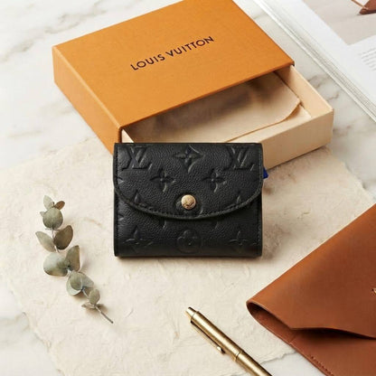 LV
SMALL WALLET
ᴛʀɪ- ғᴏʟᴅ ᴢɪᴘᴘᴇʀ ᴀɴᴅ ᴄᴀʀᴅ
ᴇᴍᴘʀᴇɪɴᴛᴇ/ᴍᴏɴᴏɢʀᴀᴍ
ɢᴏʟᴅ ʜᴀʀᴅᴡᴀʀᴇ
sɪᴢᴇ : 12.5  cm
ᴡɪᴛʜ BOX

45 dhs✅

Zain31
♥️♥️♥️