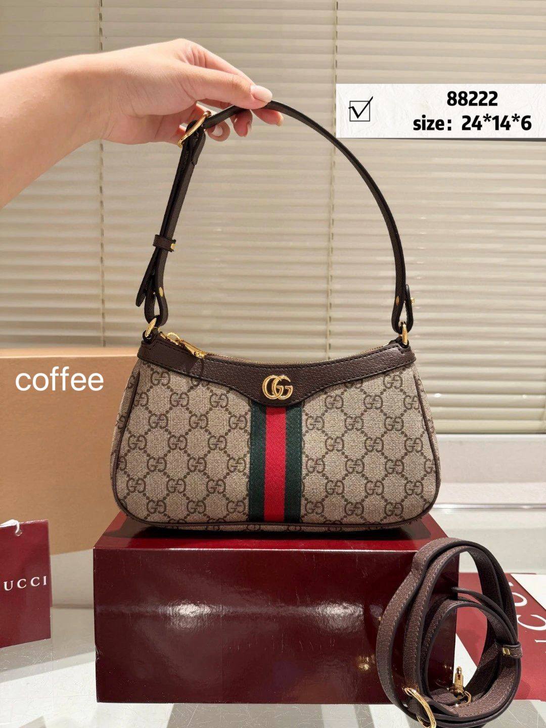 Gucci
95 dhs❣️

with box
🎁🎁🎁

Zain46
♥️♥️♥️