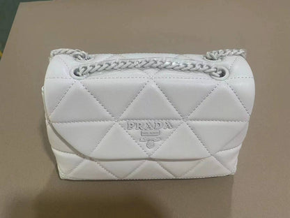 Prada
90 dhs💓 
high quality 24cm

Zain26
♥️♥️♥️