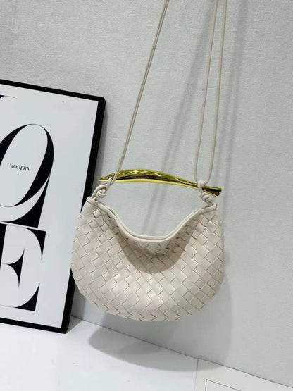 BOTTEGA 
GOOD QUALITY 
WITH BOX 
🎁🎁🎁

120 dhs✅

Zain295
♥️♥️♥️