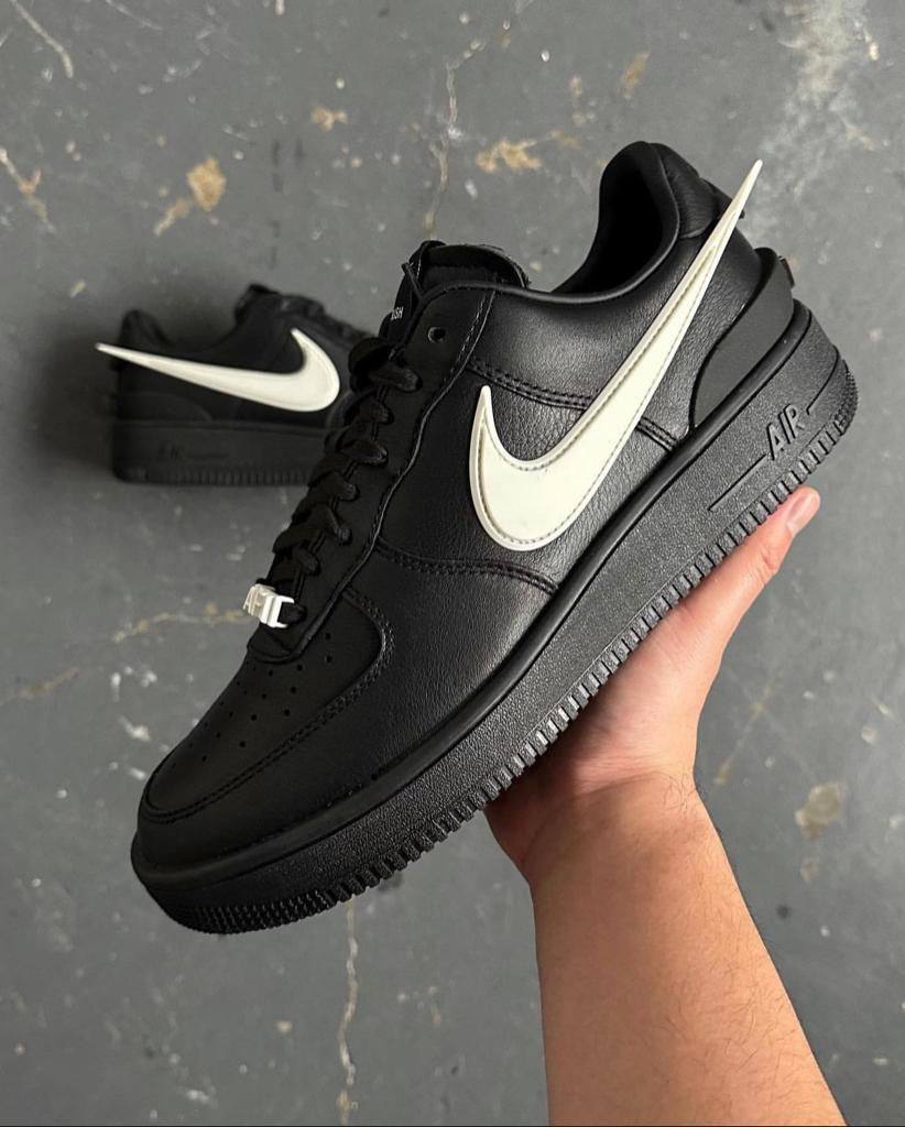 Nike Air Force 1 Low SP AMBUSH Black, 
Size 36-45, 
180 dhs🪙💕

Zain18
♥️♥️♥️