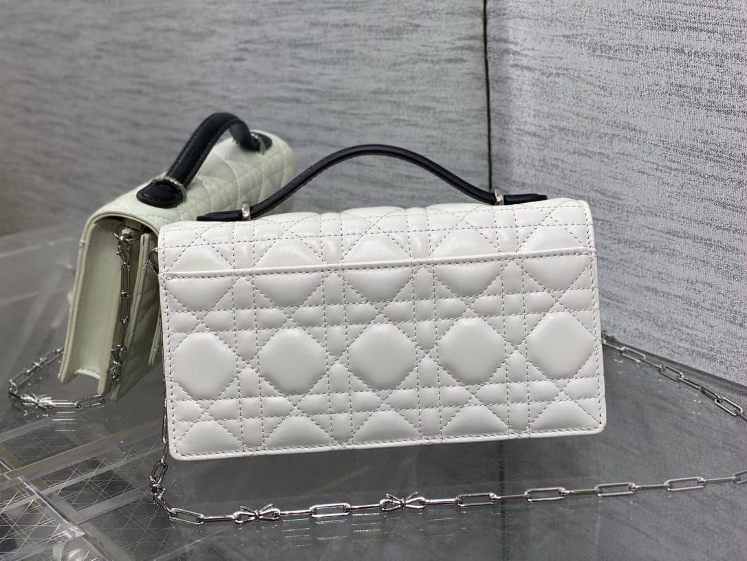 Dior My Dior Mini Bag
*Size 21 cm*
For Price 👇 WhatsApp✅
0568585901 
0507557372
0552275751 Owner Zain 👌

Zain274
♥️♥️♥️