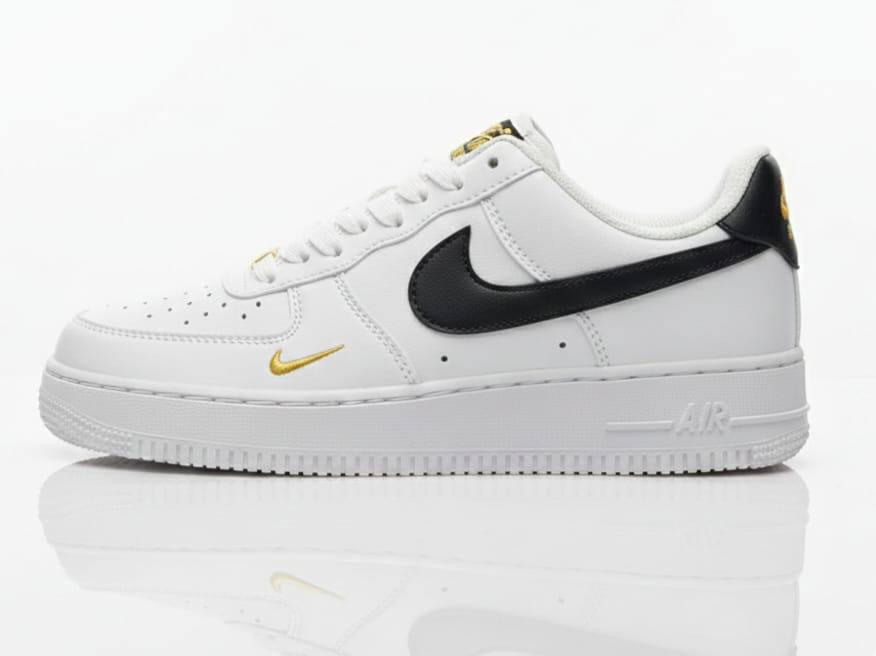 Nike
Size 40 to 45 
95 dhs

Zain27
♥️♥️♥️