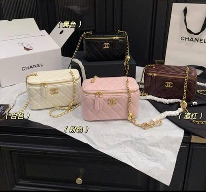 CHANEL 
VANITY

Soft Leather 
With Mirror
Master Quality
17 cm 

With Box
260 dhs🇦🇪🇦🇪

Zain95
♥️♥️♥️