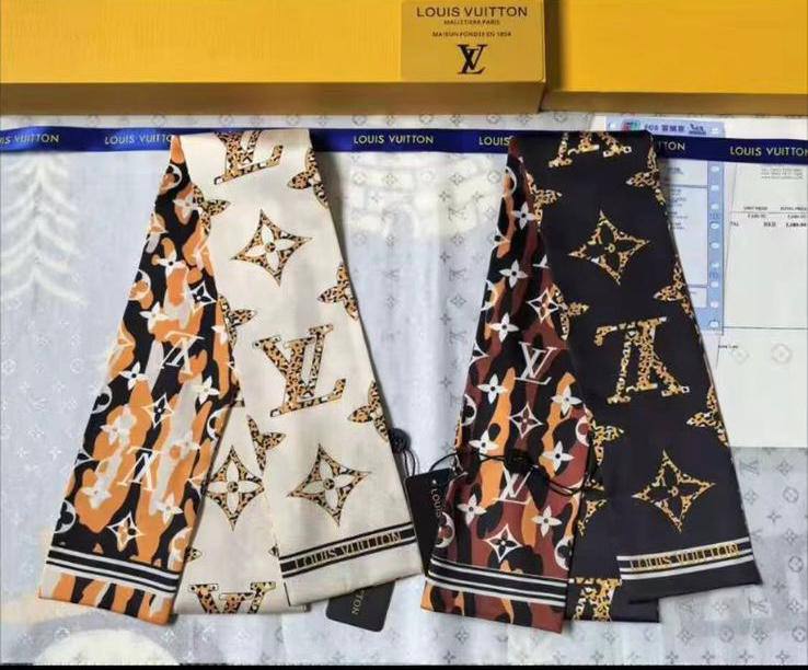 Silk   Bag scarf 
20 dhs💓

Zain93
♥️♥️♥️