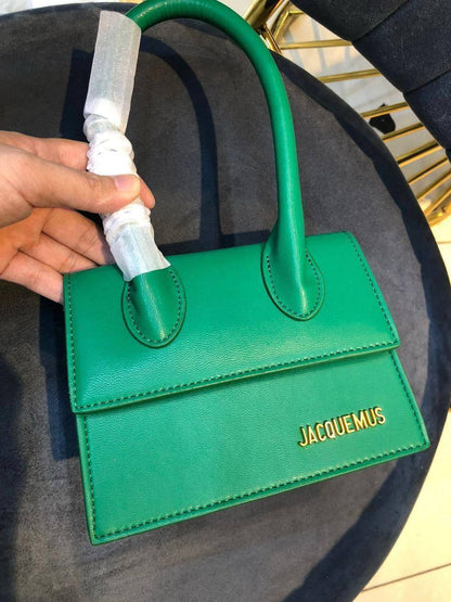 Jacquemus 
90 dhs🗽

with box
🎁🎁🎁

Zain90
♥️♥️♥️