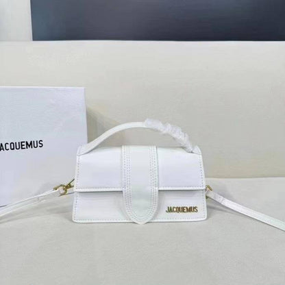 Jacquemus
Best quality with box’s 
110 dhs🇦🇪🇦🇪
size. 24 Cm

Zain290
♥️♥️♥️