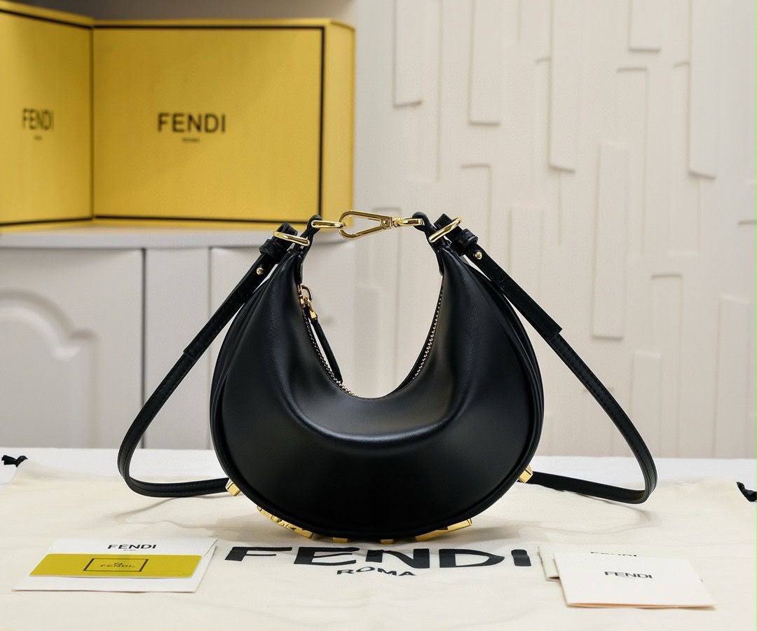 Fendi

For Price 👇 WhatsApp✅
0568585901 
0507557372
0552275751 Owner Zain 👌

Zain192
♥️♥️♥️