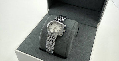 New ladies watch
55 dhs🪙💚

Zain45
♥️♥️♥️