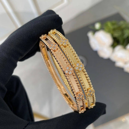 VCA Bangle ☘️
Master quality 

Each 👈
*85* AED normal box 📦 
*120* AED original box 🗃️

Zain48
♥️♥️♥️