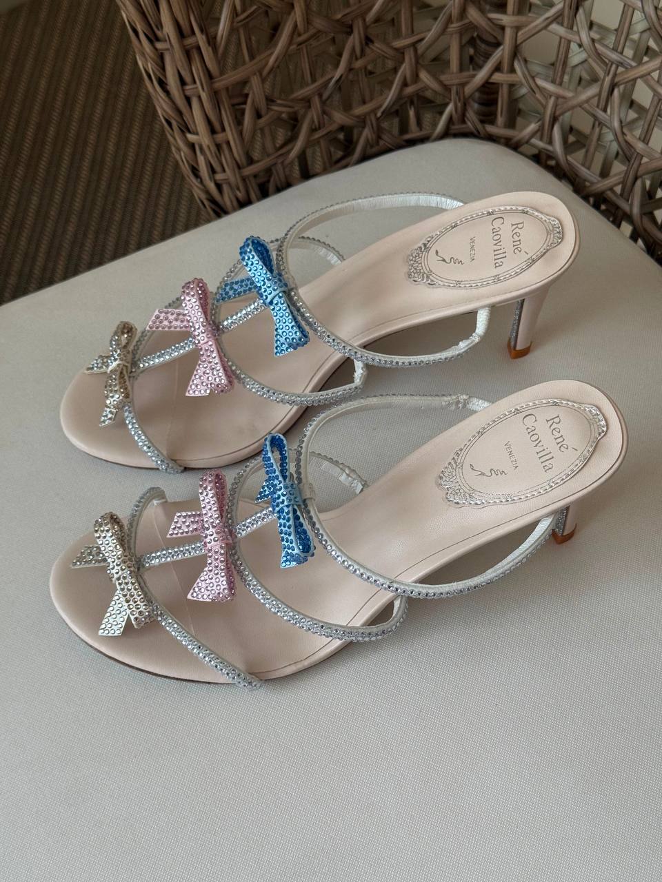 🖤✨  RENE COVALI  ✨🖤
🤩 Available New Arrival 🤩
😍😍 Super Master Quality 😍😍
👠 Size: 36 to 41
💎 Premium Quality
450 dhs✅

Zain198
♥️♥️♥️