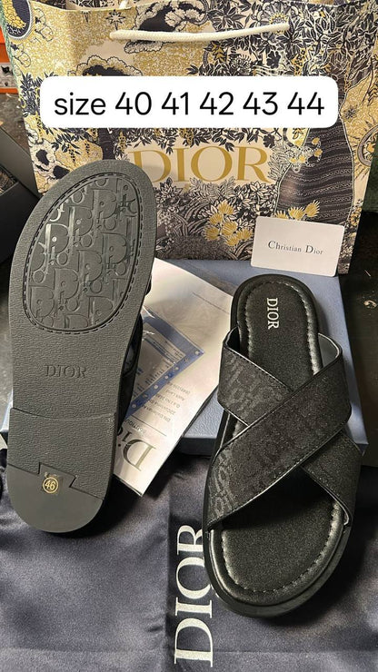 Dior

100 dhs🇦🇪

Zain103
♥️♥️♥️