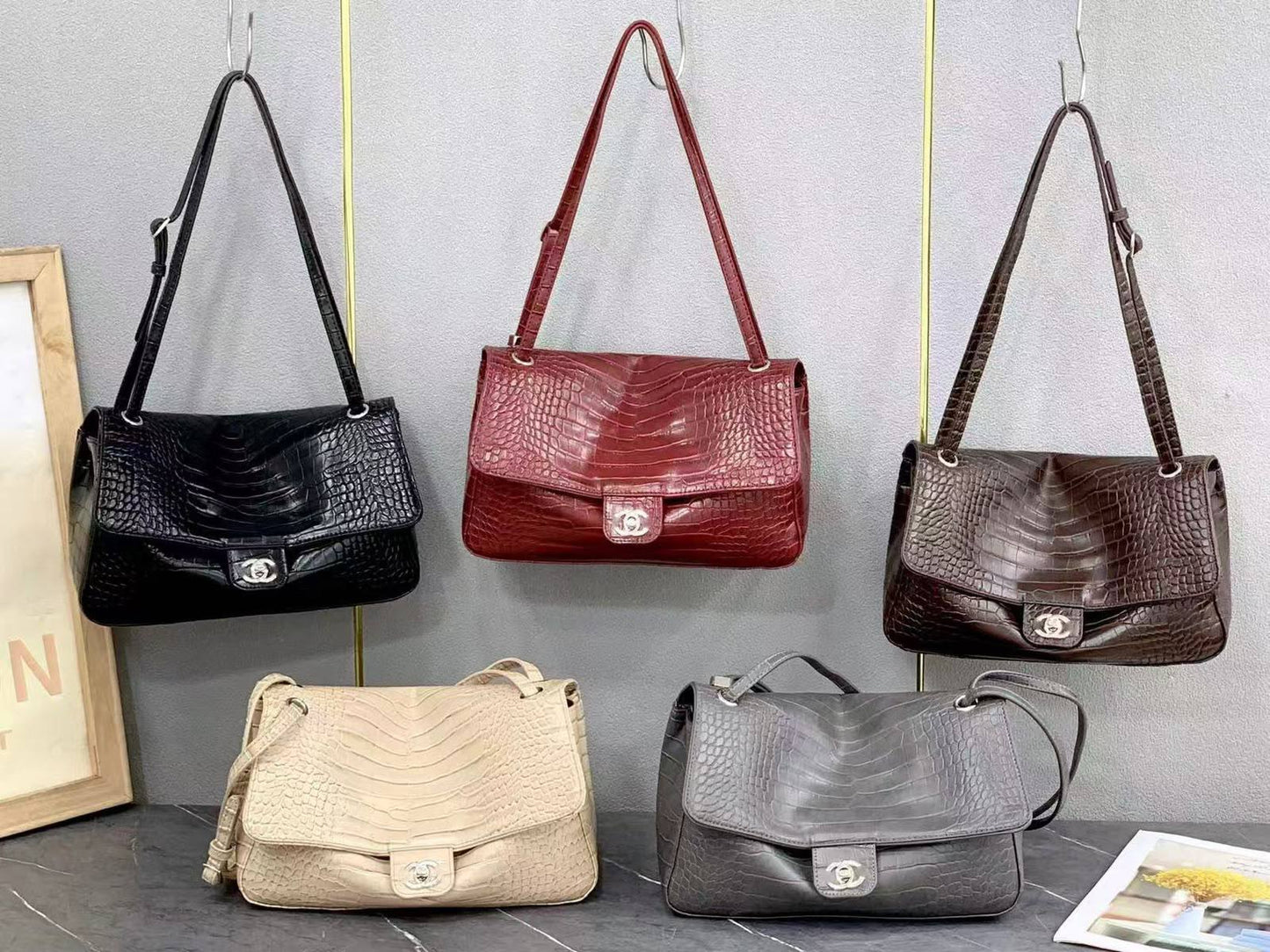 Chanel
High quality 
size 28cm*9* 18 
160 dhs✅

Zain132
♥️♥️♥️