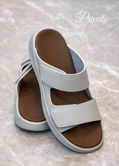slippers for men good quality  with box and paper bag size available (40to46) 6to12) 
230 dhs❣️

Zain59
♥️♥️♥️