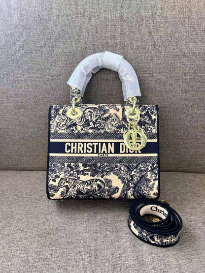 Dior
110 dhs✅
high quality

Zain26
♥️♥️♥️