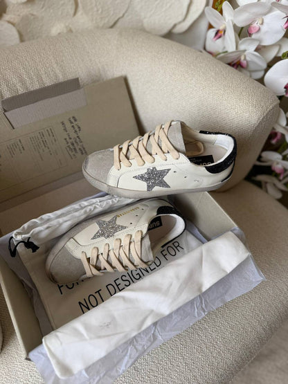 Golden Goose
𝑮𝑶𝑳𝑫𝑬𝑵 𝑮𝑶𝑶𝑺𝑬
𝑨𝑨𝑨 𝑸𝒖𝒂𝒍𝒊𝒕𝒚
𝑺𝒊𝒛𝒆 𝟑5 𝒕𝒐 𝟒2 
450 dhs✅

Zain81
♥️♥️♥️