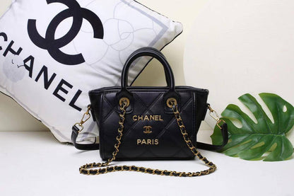 Chanel 
95 dhs✅
size 20×10×15cm

Zain213
♥️♥️♥️