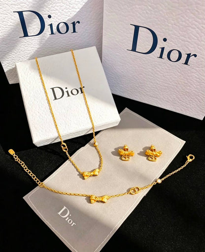 DIOR SET
NECKLACE 
BRACELET 
EARRINGS
MASTER✨💫
140 DHS✅
WITH BOX AND PAPER BAG 🎁🛍️

Zain89
♥️♥️♥️