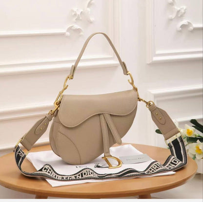 Dior

120 dhs
With box

Zain143
♥️♥️♥️