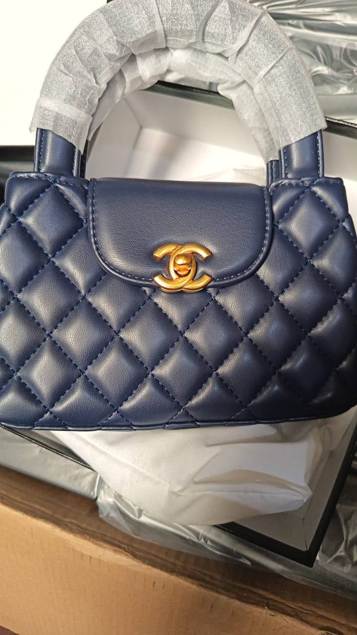 Chanel
100 dhs✅
With box
Size20cm

Zain219
♥️♥️♥️