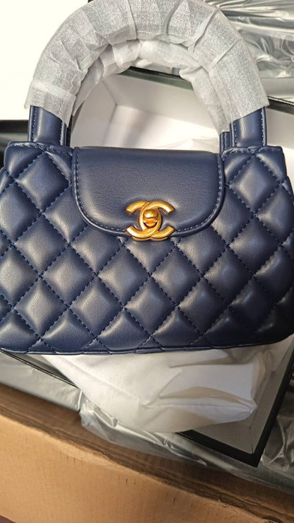 Chanel
100 dhs✅
With box
Size20cm

Zain219
♥️♥️♥️