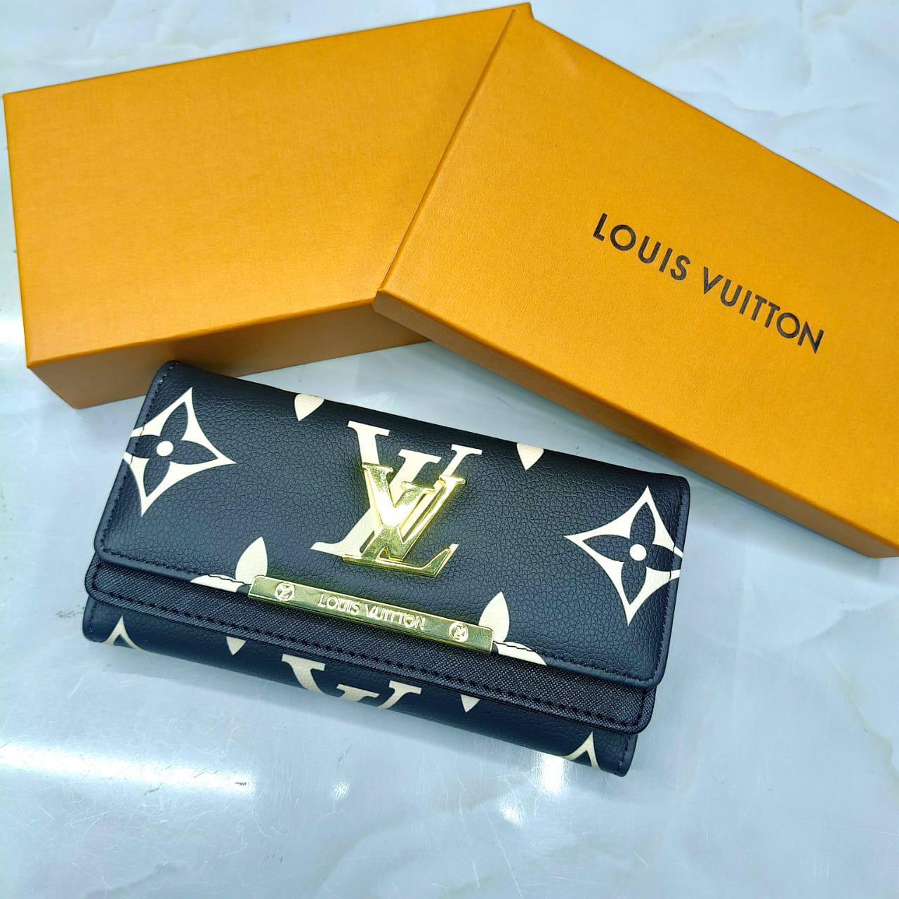 TRI-FOLD 𝗟𝗢𝗡𝗚 WALLET

WITH BOX
🎁🎁🎁

30 dhs🪙🌨️

Zain31
♥️♥️♥️