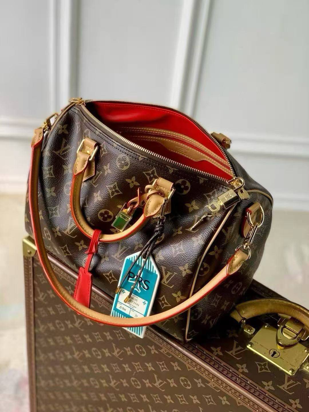LV
SPEEDY

SIZE 30 cm

For Price 👇 WhatsApp✅
0568585901 
0507557372
0552275751 Owner Zain 👌


Zain274
♥️♥️♥️