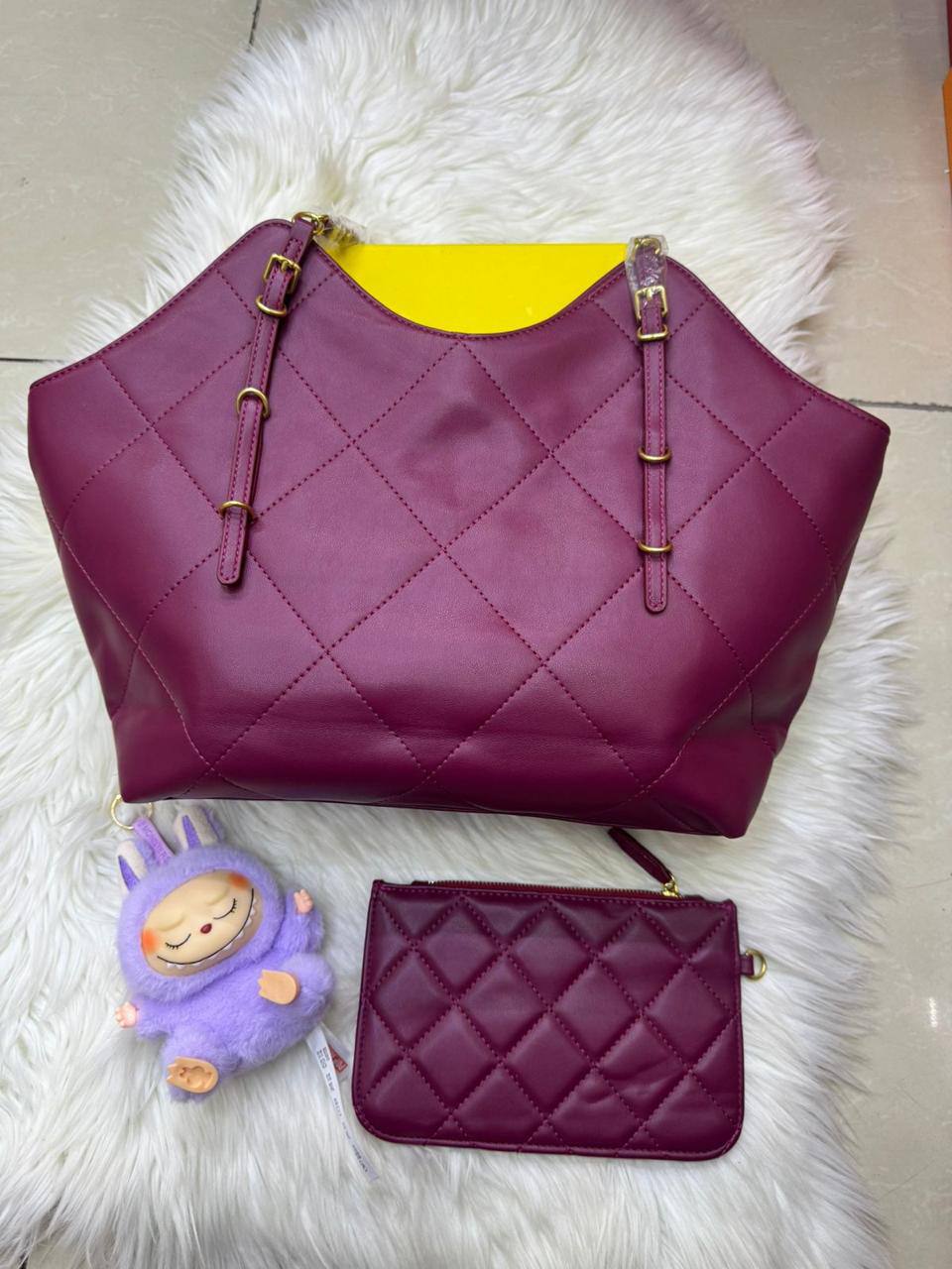 💕 Chanel  2 in 1
1️⃣ First quality
Size : 45 * 26 cm
95 dhs🇦🇪

Zain115
♥️♥️♥️