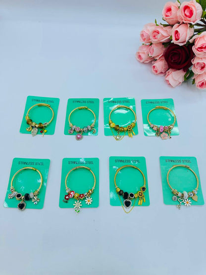 PANDORA ❤️‍🔥*
Bracelet 🐦‍🔥
Stainless steel 💯
good quality 💯
With black boxes 🗃️ 
20 dhs✅

Zain216
♥️♥️♥️