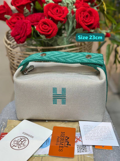 Hermes
Best quality

With box’s
🎁🎁🎁

95 dhs🇦🇪
size 23cm

Zain158
♥️♥️♥️