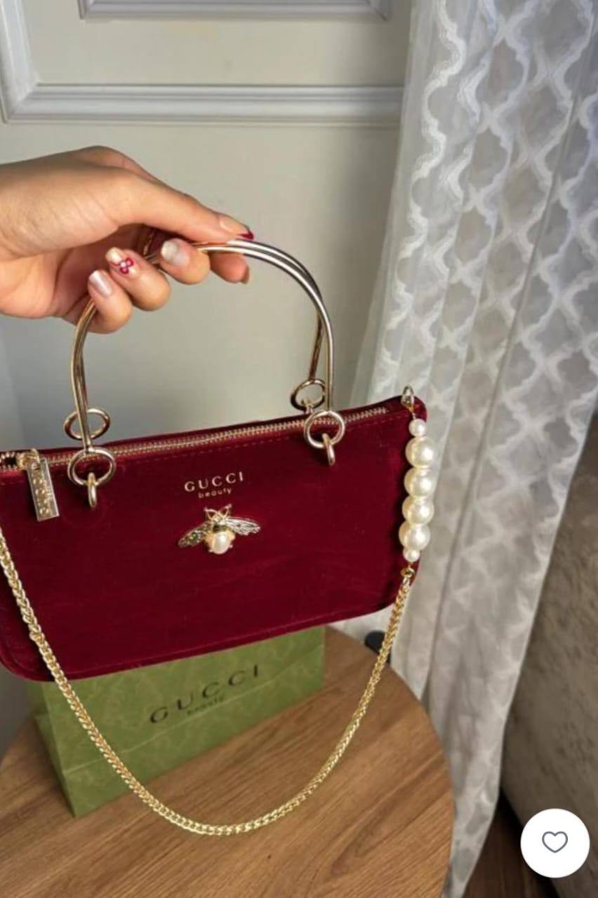 Gucci
120 dhs🇦🇪🇦🇪 
with box 
good quality

Zain07
♥️♥️♥️