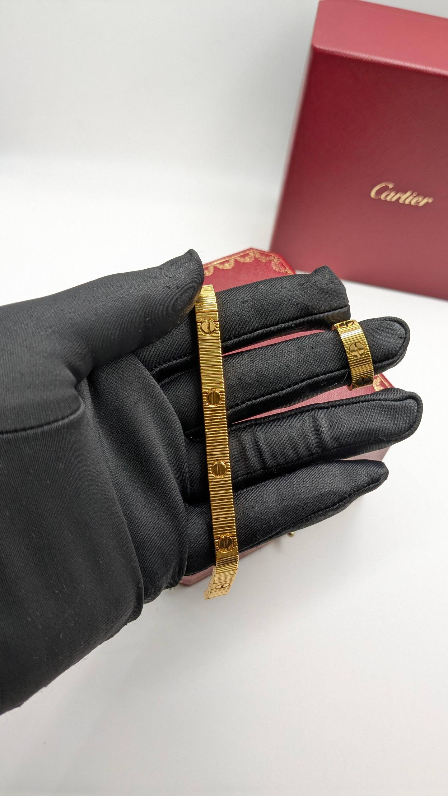Cartier Set
Brecelet + ring

with normal box
🎁🎁🎁

high quality
170 dhs🪙🌨️

Zain210
♥️♥️♥️