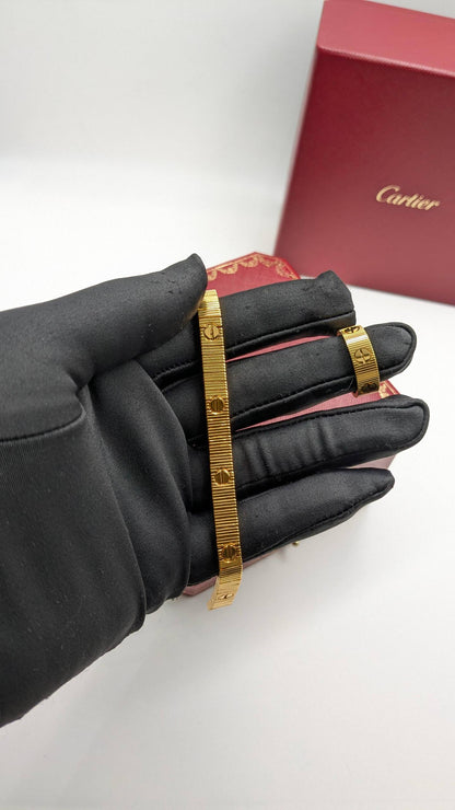 Cartier Set
Brecelet + ring

with normal box
🎁🎁🎁

high quality
170 dhs🪙🌨️

Zain210
♥️♥️♥️