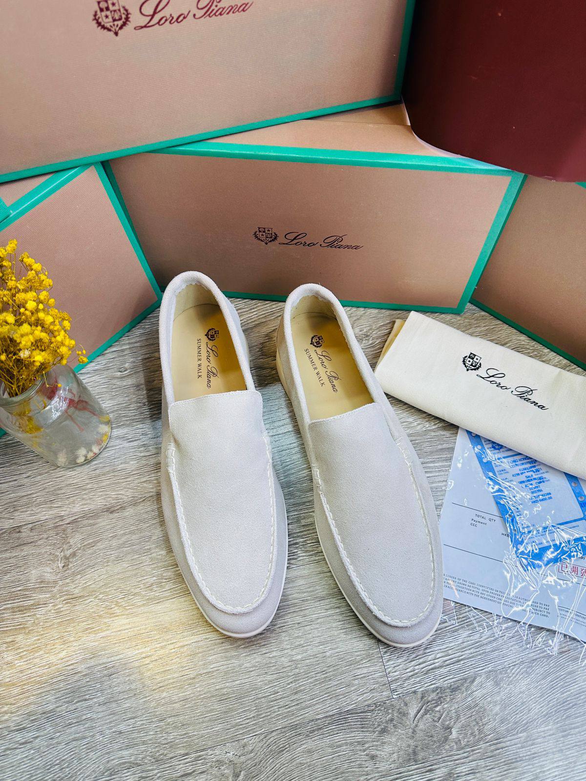 Loro Piana
leather  
size 40-46 
120 dhs🪙🌨️

Zain132
♥️♥️♥️