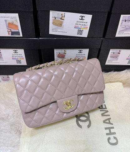 Chanel


With box 🎁🎁🎁

75 dhs❣️

Zain50
♥️♥️♥️