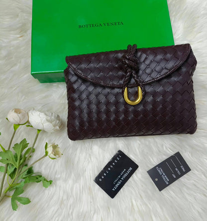 AVAILABLE 

Bottega

 WITH BOX 🎁 

100 dhs🇦🇪🇦🇪

Zain169
♥️♥️♥️