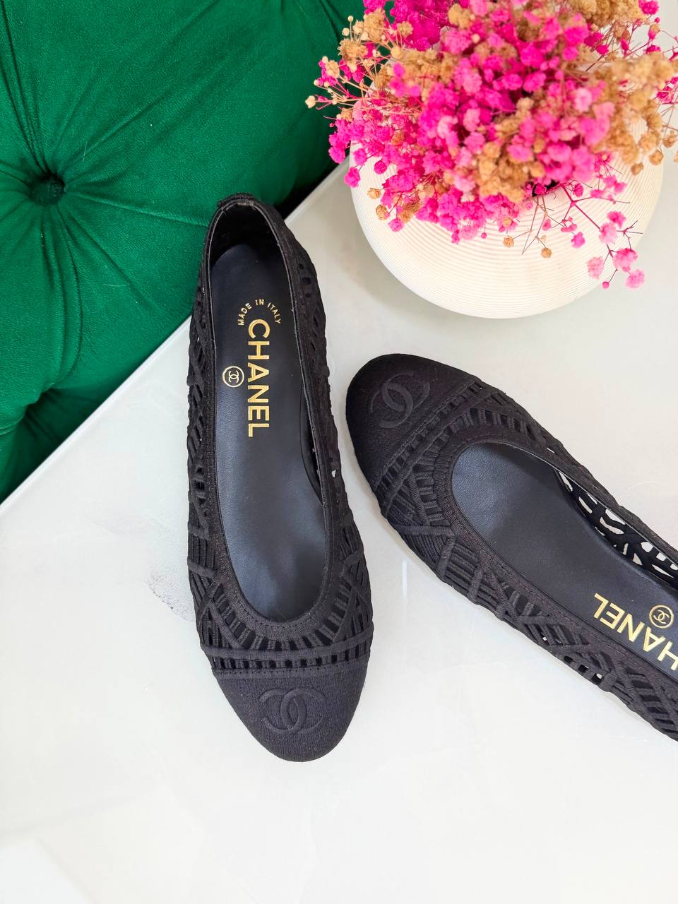 Chanel 
Vip quality 
Size:36 to 41
450 dhs🇦🇪🇦🇪

Zain113
♥️♥️♥️