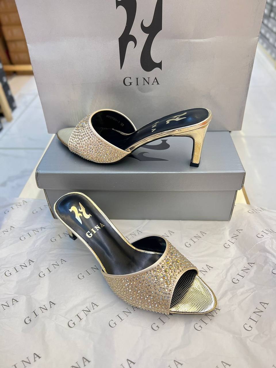 GINA 
Size 36-41 
140 dhs🌺

Zain88
♥️♥️♥️