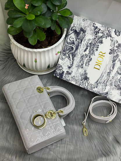 DIOR
SIZE  ……… 26 CM 🥰

115 dhs🇦🇪
with BOX🌷
🎁🎁🎁

Zain51
♥️♥️♥️