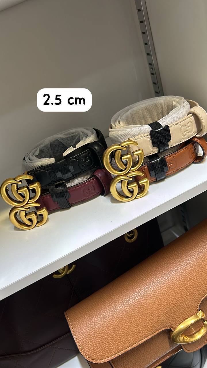 Leather belt

with box 
🎁🎁🎁

60 dhs✅

Zain190
♥️♥️♥️
